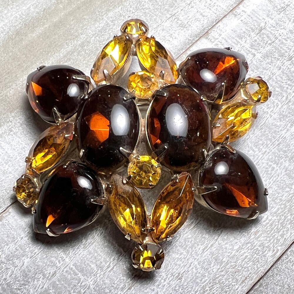 Vintage Amber Color Star Dome Prong Set Rhinestone Gold Tone Pin Brooch